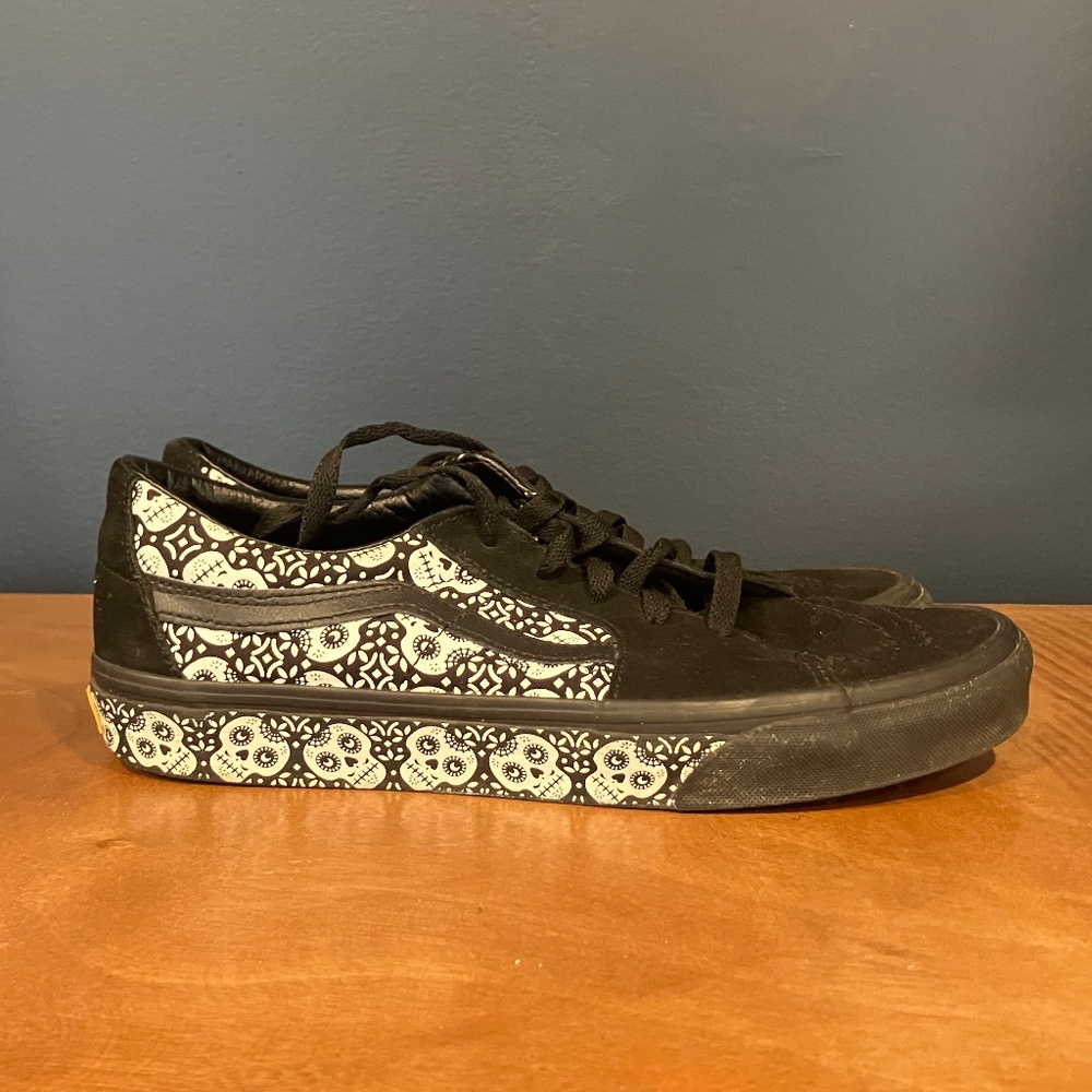 Vans Dia de Los Muertos Sk-8 low Suede and Canvas lace up sneakers. Men's 9